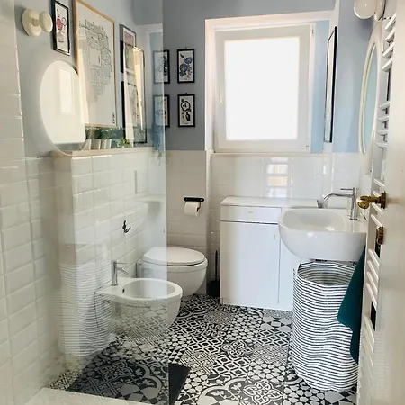 Via Roma A Un Passo Dalle Università! * Sássari